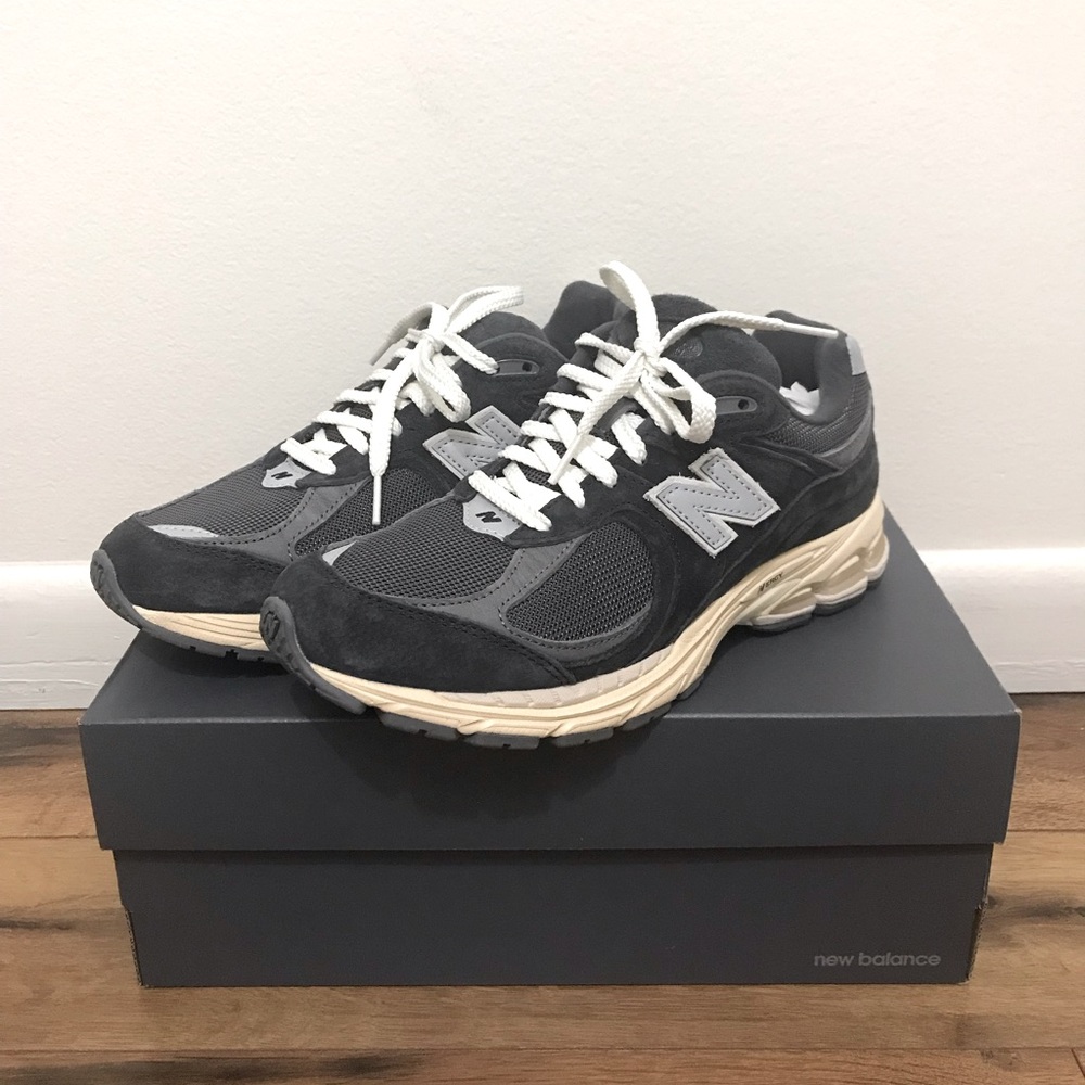 New Balance 2002r